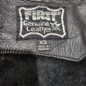 Leather riding chaps. XS black.